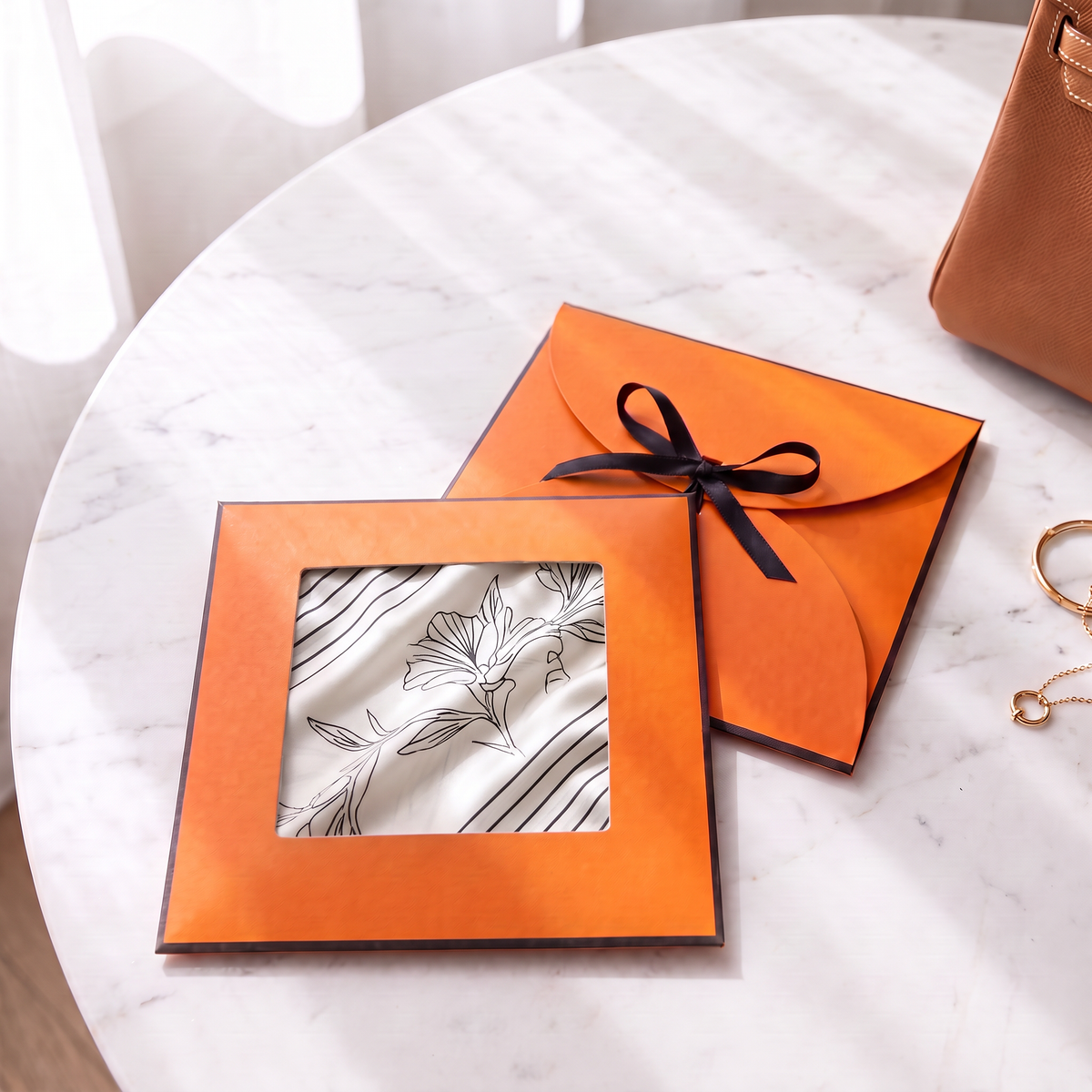 Gift packaging presented in its gift box