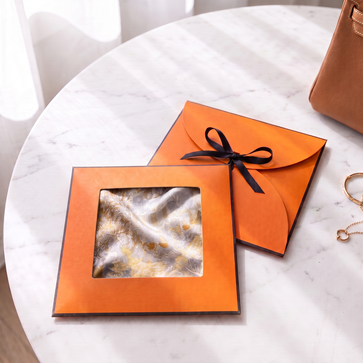 Gift packaging presented in its gift box