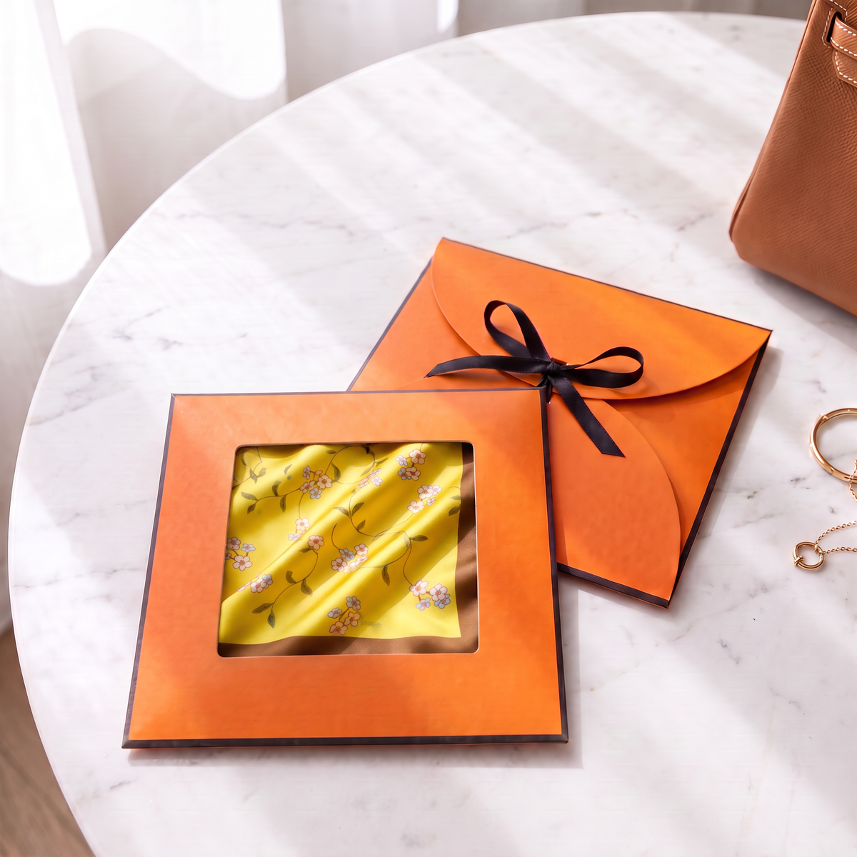 Gift packaging presented in its gift box