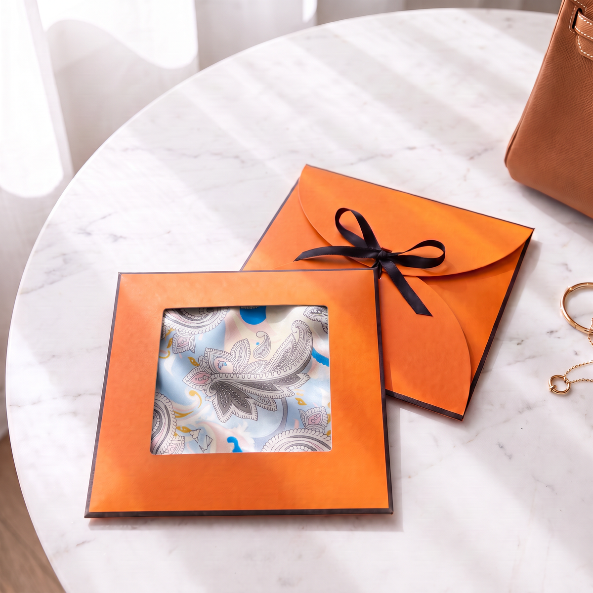 Gift packaging presented in its gift box