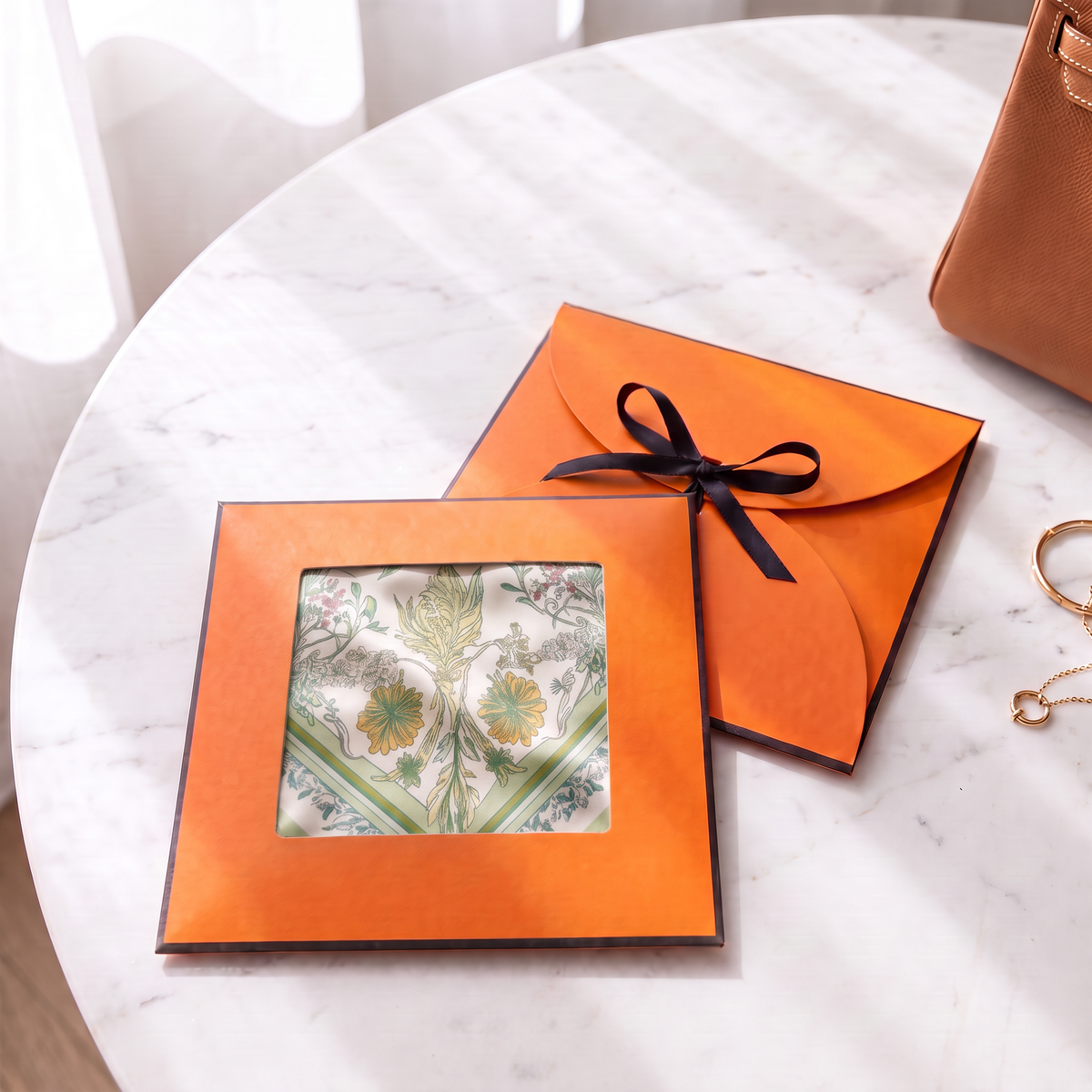 Gift packaging presented in its gift box