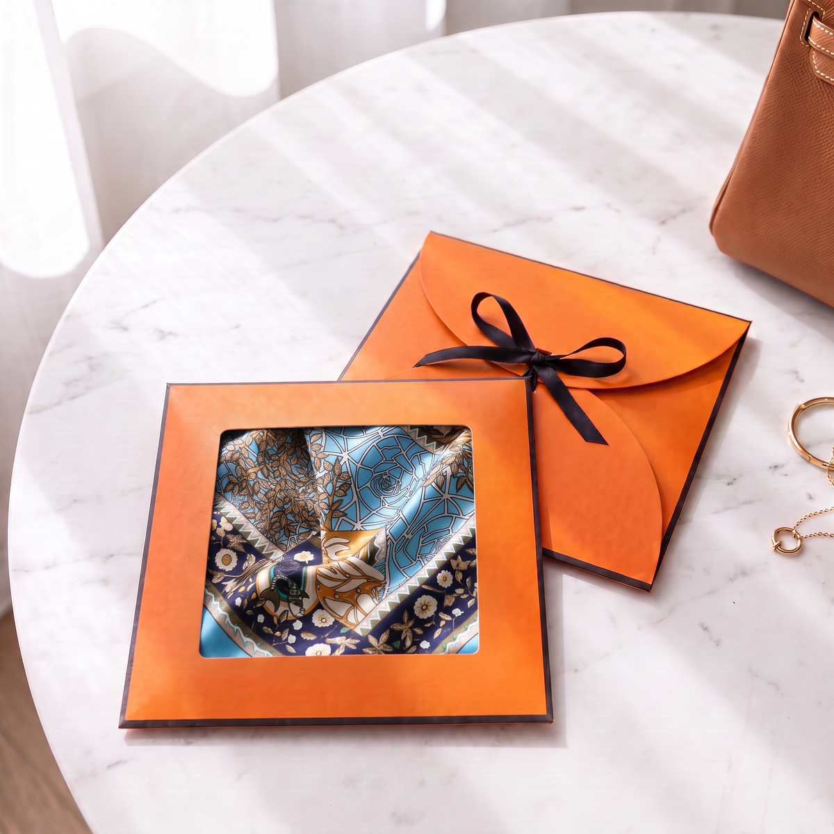 Gift packaging presented in its gift box
