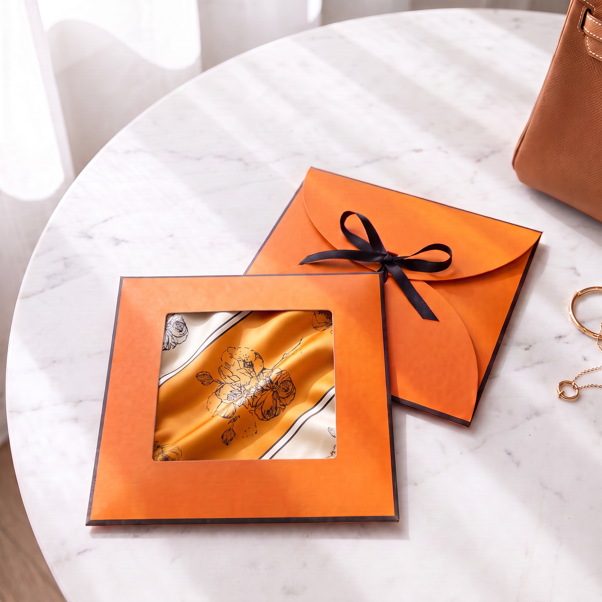 Gift packaging presented in its gift box