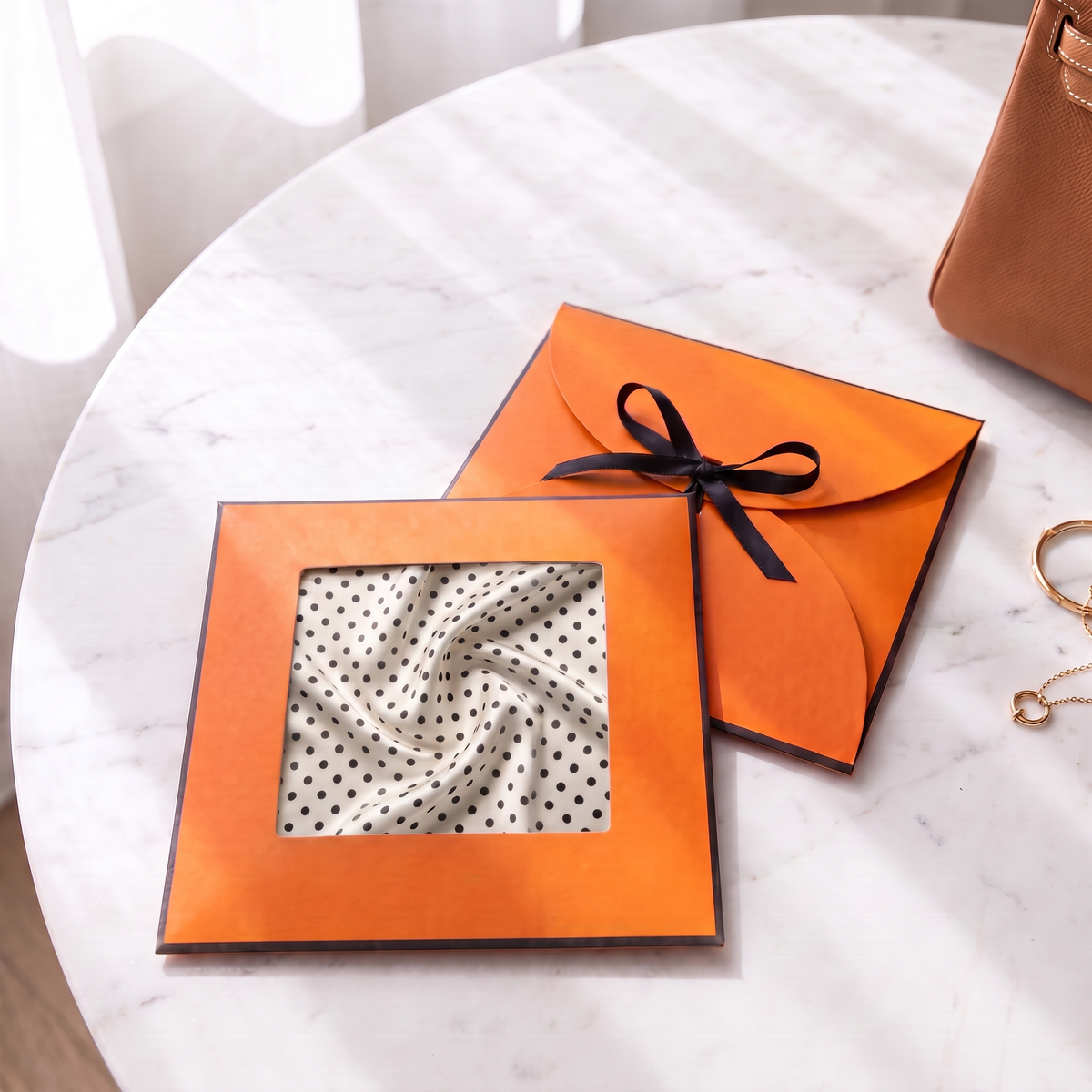 Gift packaging presented in its gift box