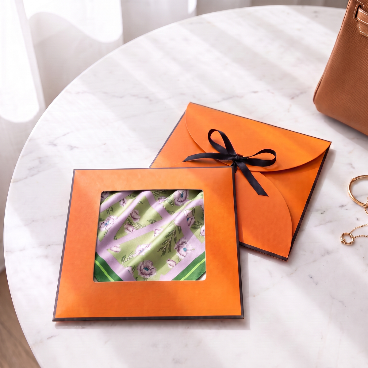 Gift packaging presented in its gift box