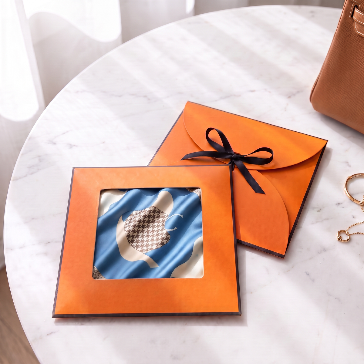 Gift packaging presented in its gift box