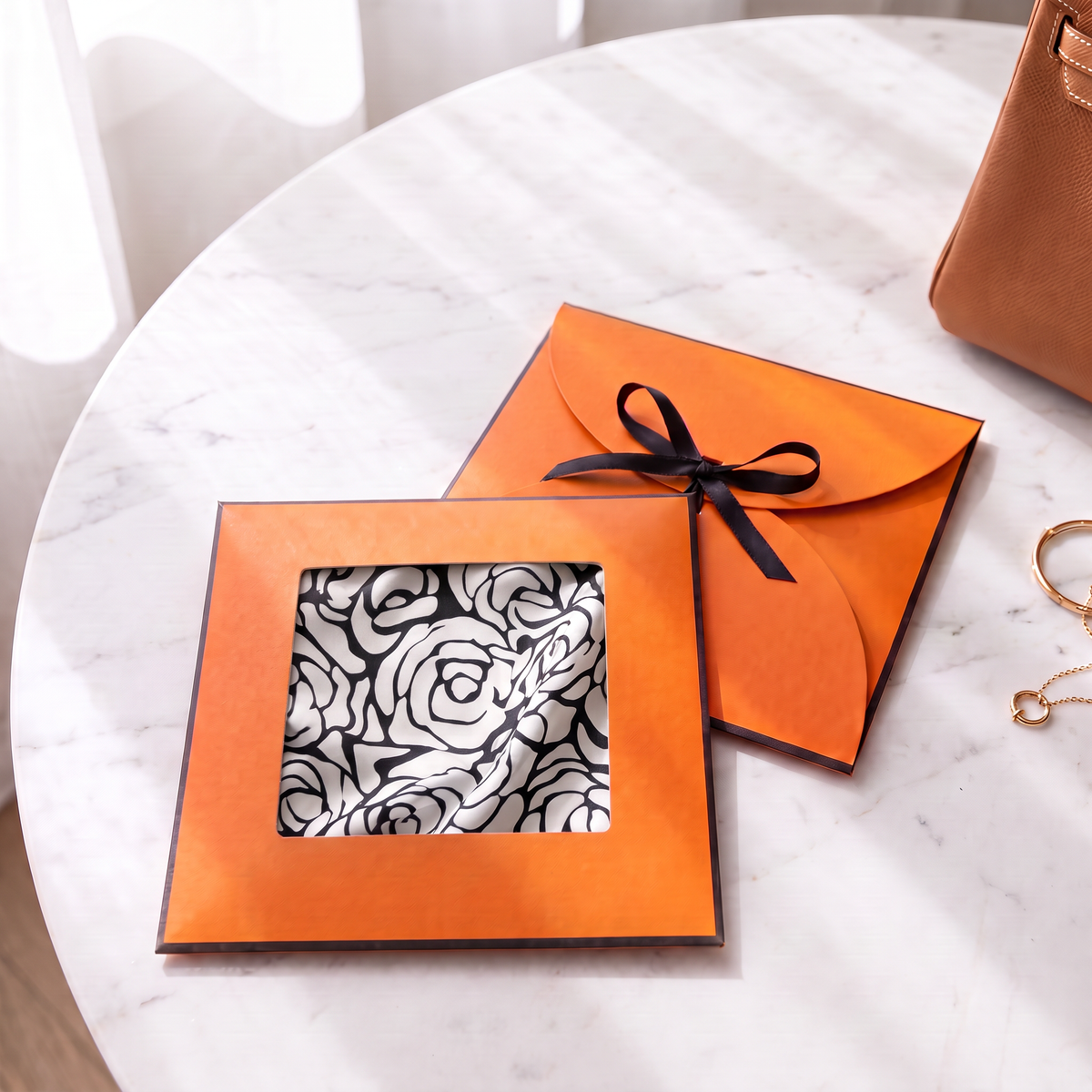 Gift packaging presented in its gift box
