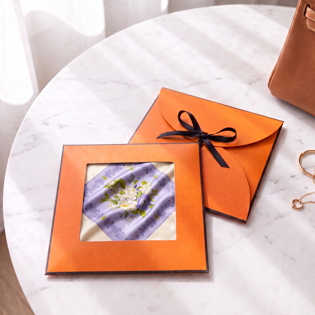 Gift packaging presented in its gift box