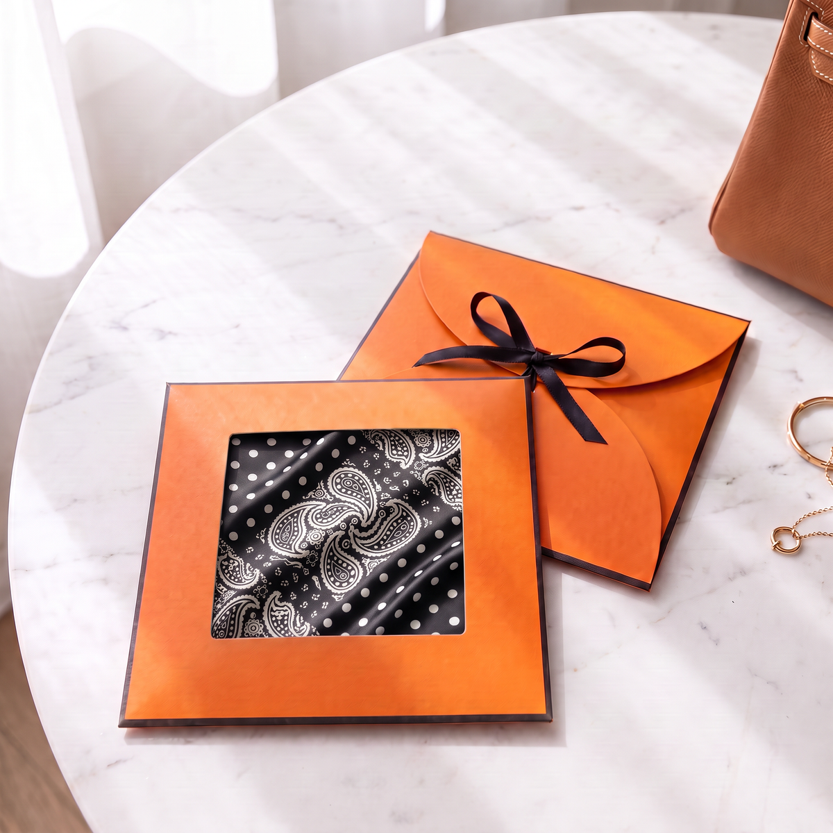 Gift packaging presented in its gift box
