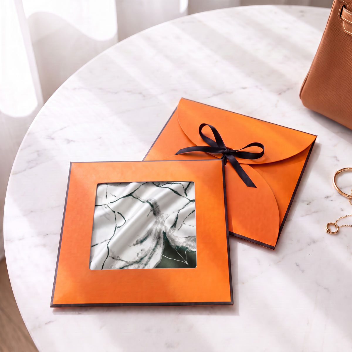 Gift packaging presented in its gift box