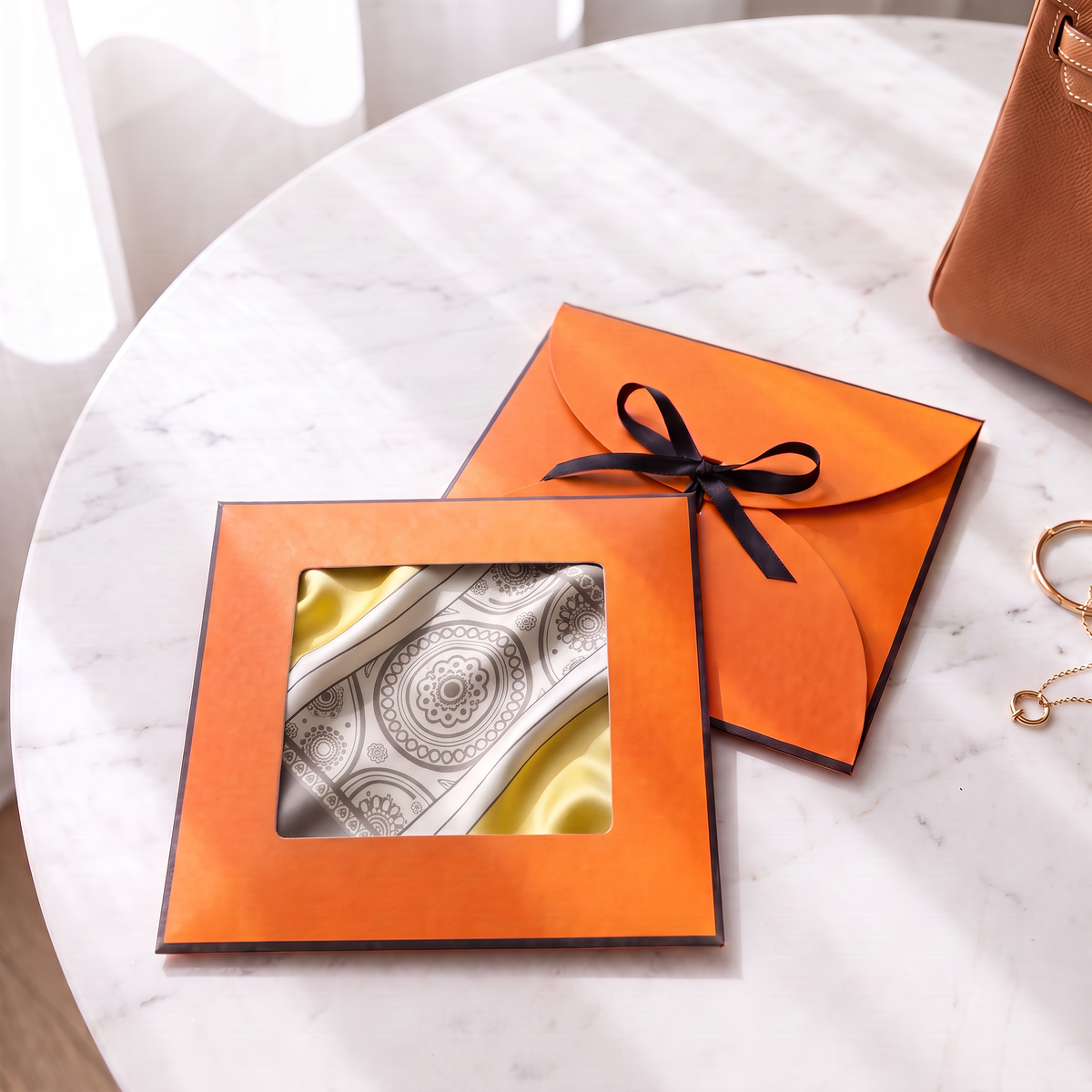 Gift packaging presented in its gift box