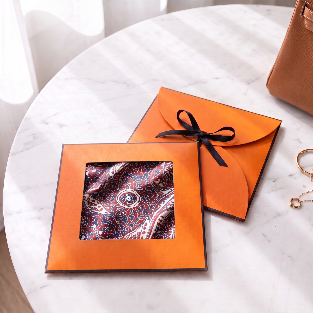 Gift packaging presented in its gift box