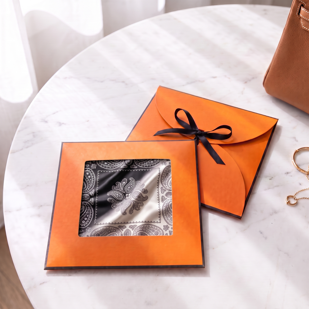 Gift packaging presented in its gift box