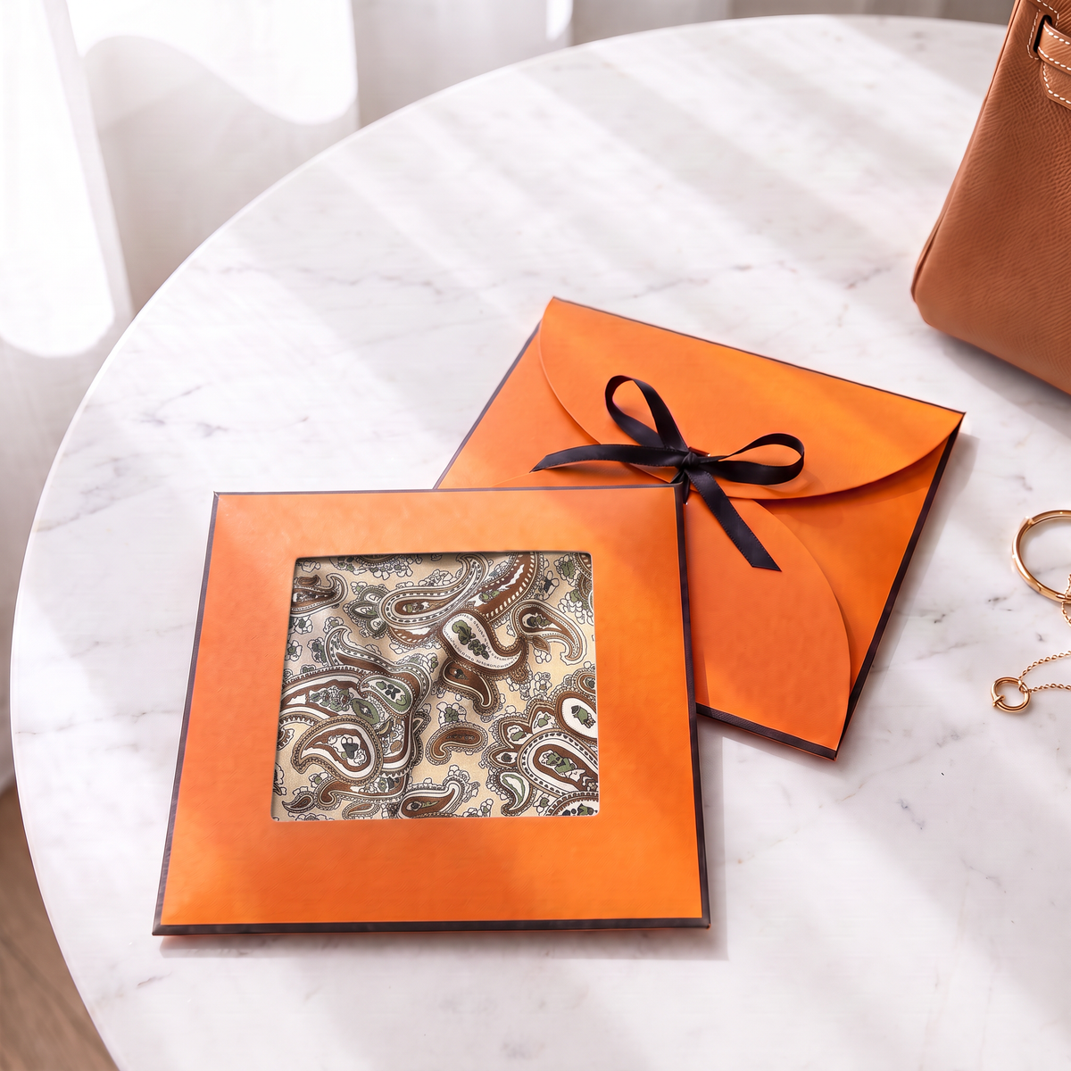 Gift packaging presented in its gift box