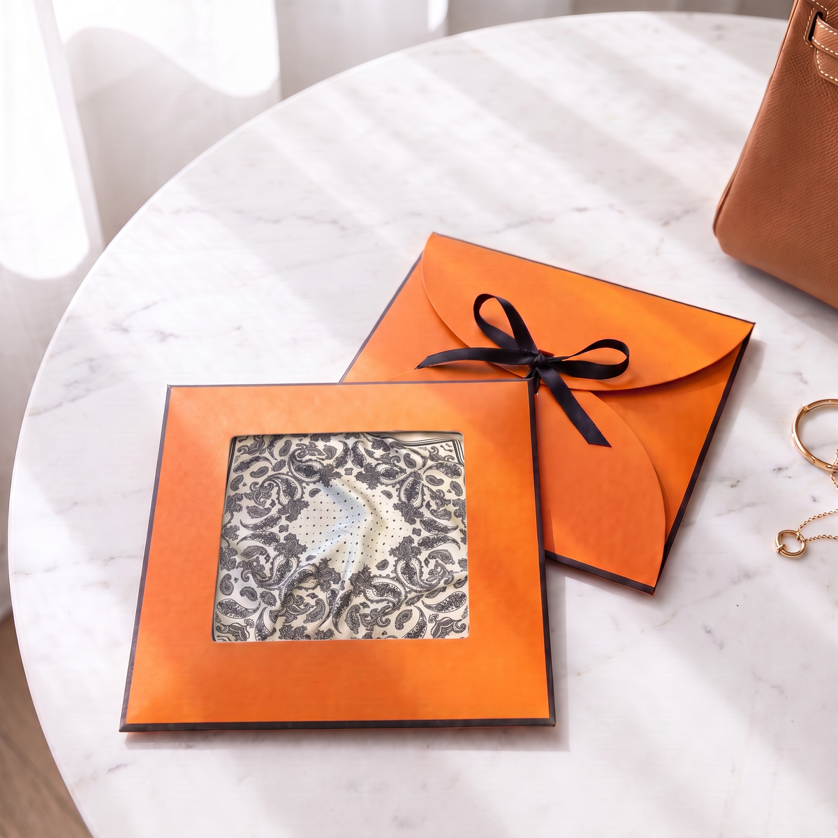 Gift packaging presented in its gift box