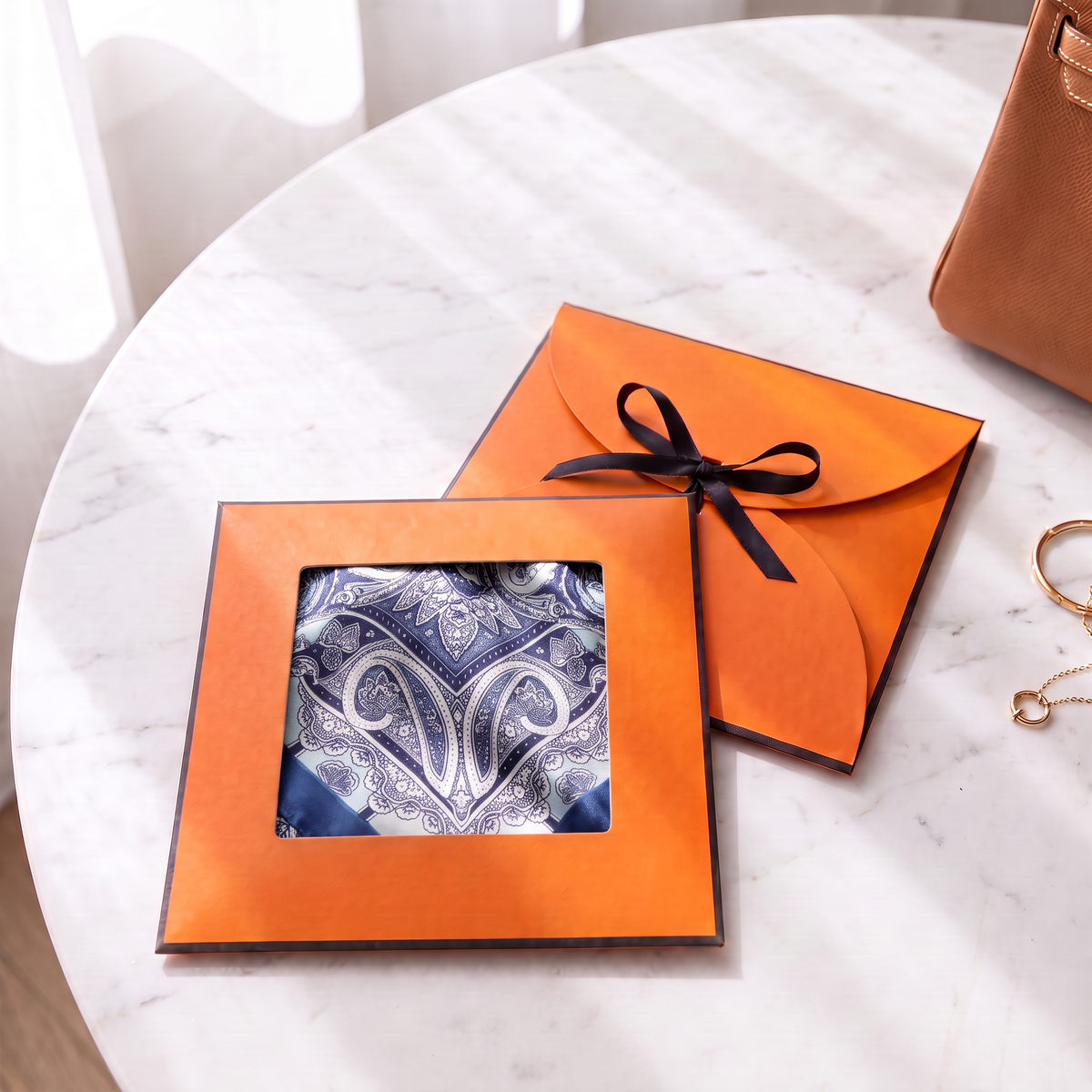 Gift packaging presented in its gift box