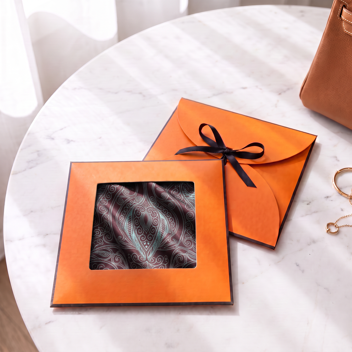 Gift packaging presented in its gift box