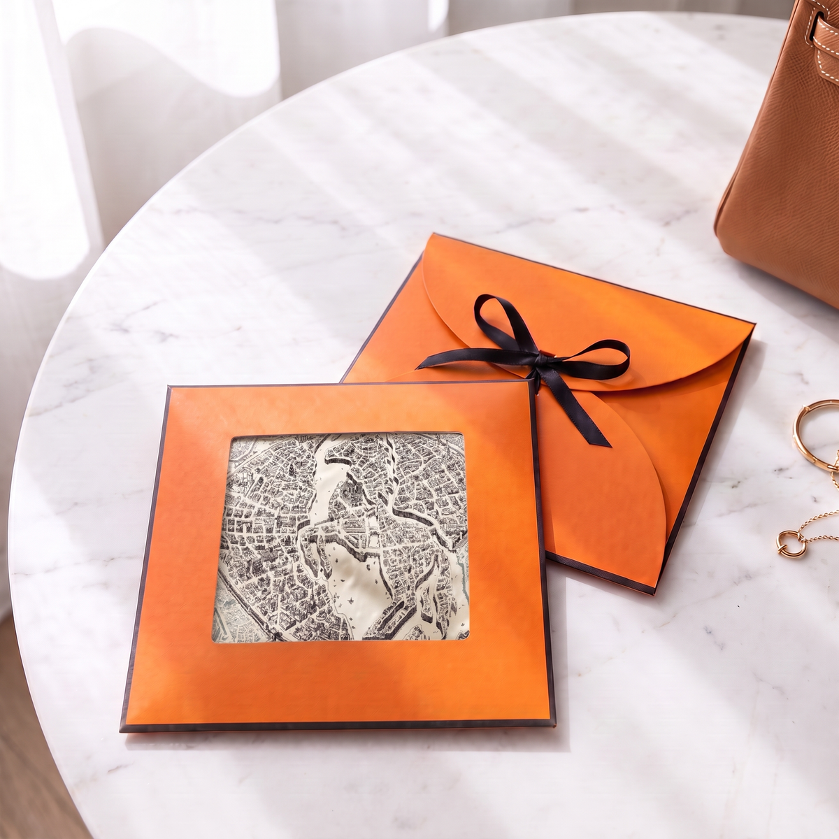 Gift packaging presented in its gift box